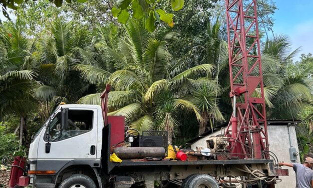 El personal de la Dirección de Servicios Públicos Municipales. DSPM. Realizó trabajos de extracción del equipo de bombeo sumergible, en la estación de la comunidad de San José La Unión, San Andrés, Petén