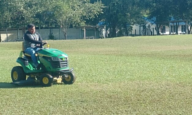 Chapeo y ornato del campo de fútbol del barrio el Centro de Sacpuy, San Andrés, Petén.