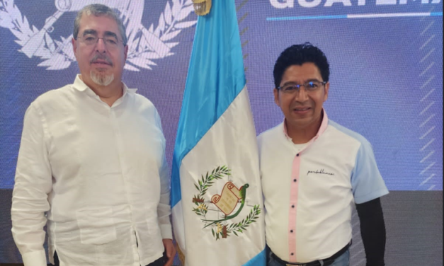 trabajando de la Mano con el Gobierno Central