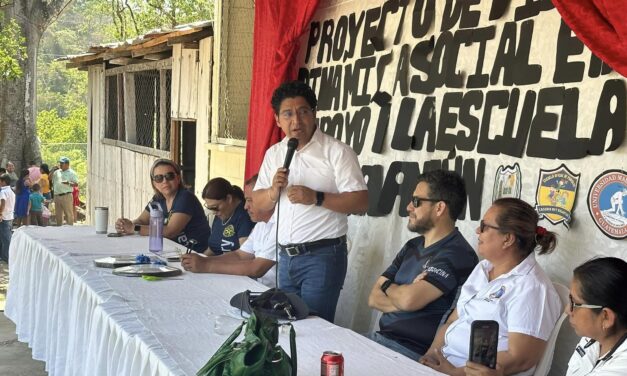 Alcalde Municipal y Honorable Concejo se Reúnen con Docentes de Escuela de la comunidad Rey Balantún