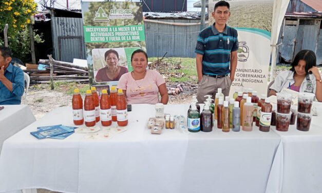 Segundo día de Feria de Artesanías Arte y Cultura de San Andrés, Petén.