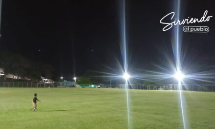 INSTALACIÓN DE REFLECTORES EN CAMPO DE FUTBOL.