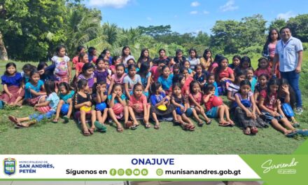 Alcalde Municipal se Reúne con el Comité de Carmelita y Concesionarios Forestales.