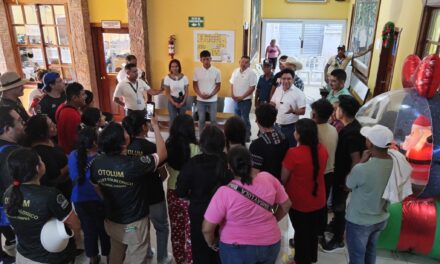 El Sr. Alcalde Lic. Jonne Méndez Bardales da Bienvenida Grupos Flolkloricos