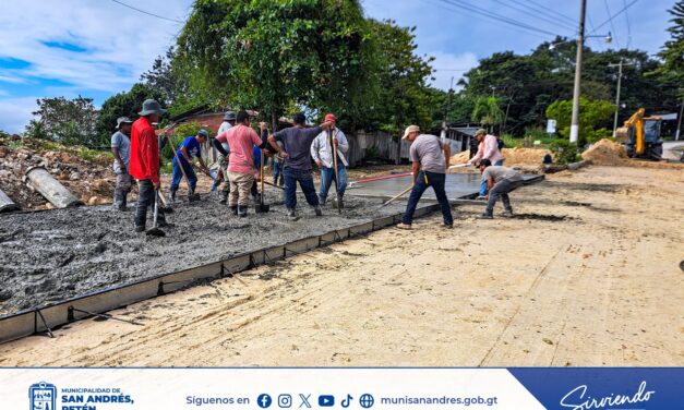El vaciado de concreto en el Bulevar Cerrito de Plata ha iniciado.
