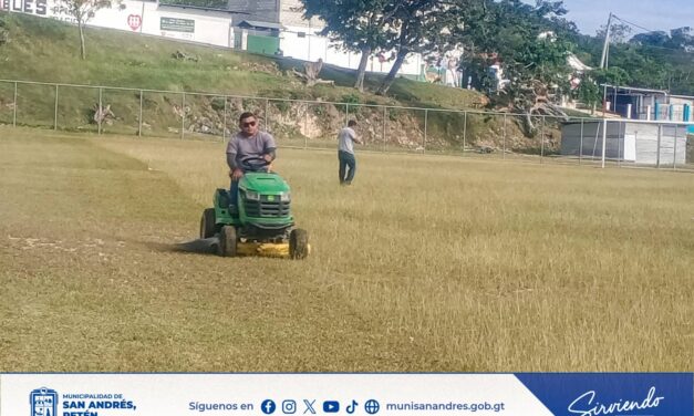 EQUIPO DE ORNATO MUNICIPAL EN ACCIÓN