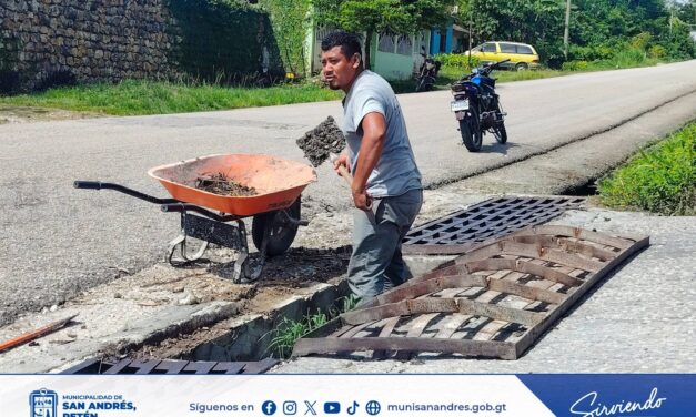 🚜🧹 Continúan los trabajos de limpieza y mantenimiento para preservar el buen ornato en nuestro municipio.