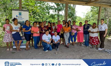 MUJERES SE CAPACITAN EN ELABORACIÓN DE DESODORANTE.