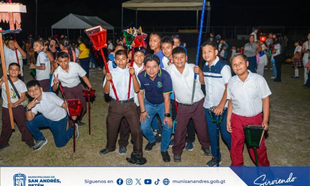 DESFILE DE FAROLES 🇬🇹