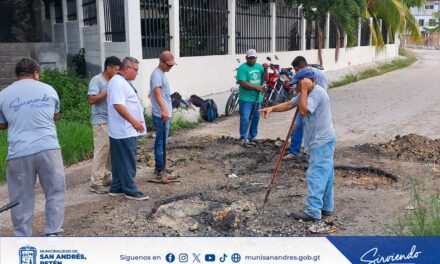 🚧 CONTINÚAN LOS TRABAJOS DE BACHEO EN LA CALLE LITORAL AL LAGO