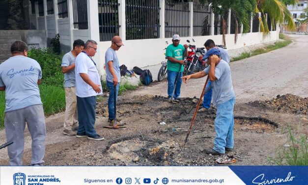 🚧 CONTINÚAN LOS TRABAJOS DE BACHEO EN LA CALLE LITORAL AL LAGO