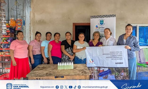 Taller de Elaboración de Perfume en  Aldea Sacpuy, Barrio Corozal
